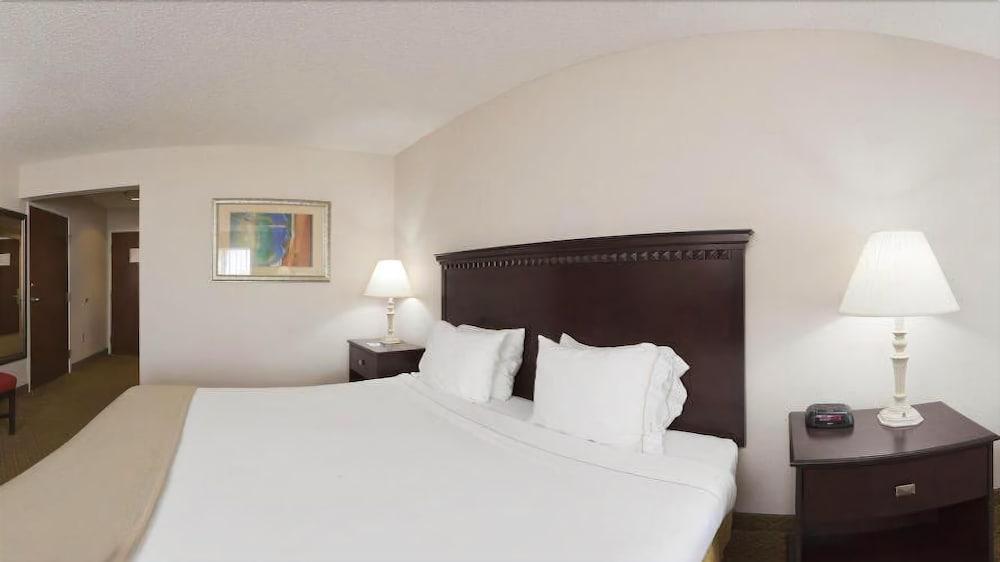 Holiday Inn Express Hotel & Suites Kinston By Ihg Exterior photo